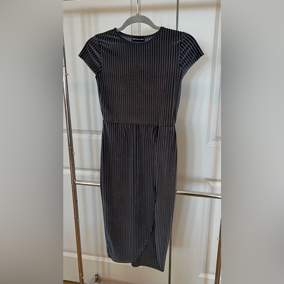 Velvet Ribbed Split MIDI Dress - Picture 2 of 3